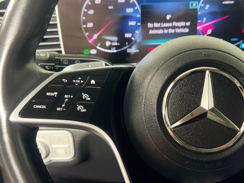 Used 2024 Mercedes-Benz GLE 350 4MATIC w/ AMG Line Exterior image 18
