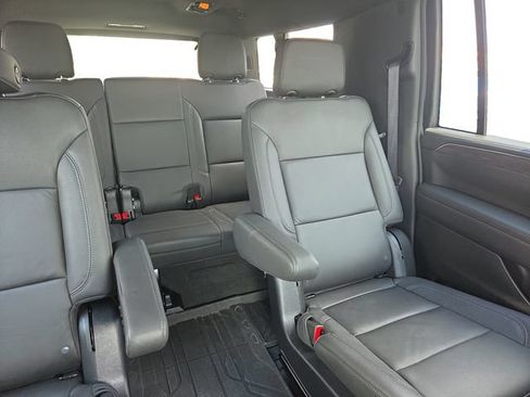 Used 2024 Chevrolet Suburban Z71 w/ Luxury Package AWD/4WD image 42