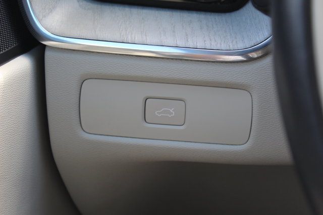 Certified 2024 Volvo XC60 B5 Plus w/ Climate Package AWD/4WD image 20