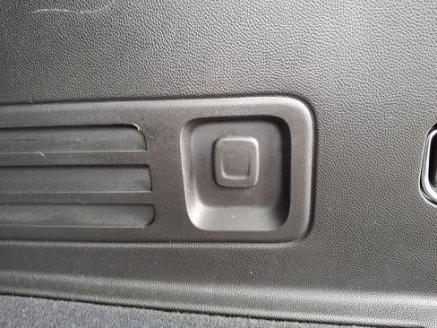 Certified 2023 Chevrolet Traverse LT image 31