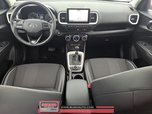 Used 2022 Hyundai Venue Limited image 7