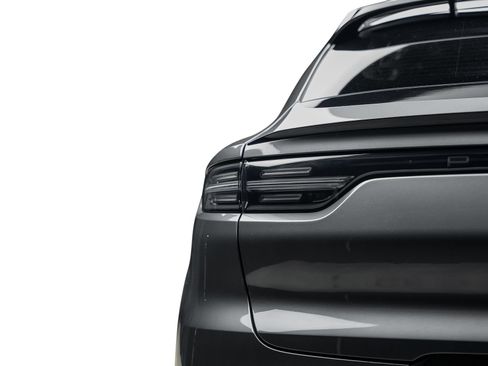 Used 2023 Porsche Cayenne Turbo AWD/4WD image 12