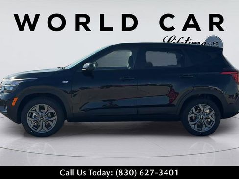 New 2026 Kia Seltos LX FWD image 11