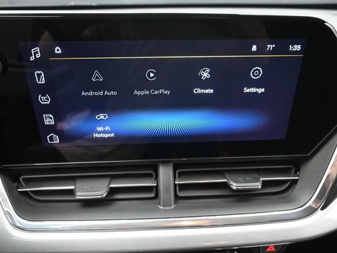 Used 2025 Chevrolet Trax LT w/ LT Convenience Package FWD image 19