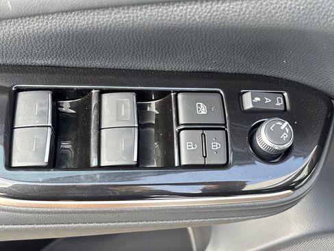 New 2026 Toyota Crown Signia Limited image 7