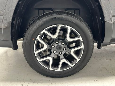 Used 2025 RAM 1500 Laramie image 60