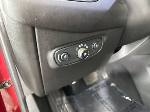 Used 2020 Chevrolet Equinox LT FWD image 24