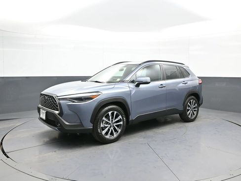 Certified 2023 Toyota Corolla Cross XLE image 10