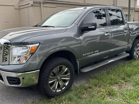 Used 2018 Nissan Titan SV w/ SV Convenience Package AWD/4WD image 2