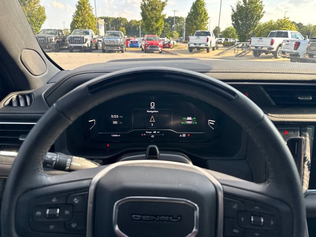 Used 2024 GMC Yukon Denali w/ Advanced Technology Package AWD/4WD image 31