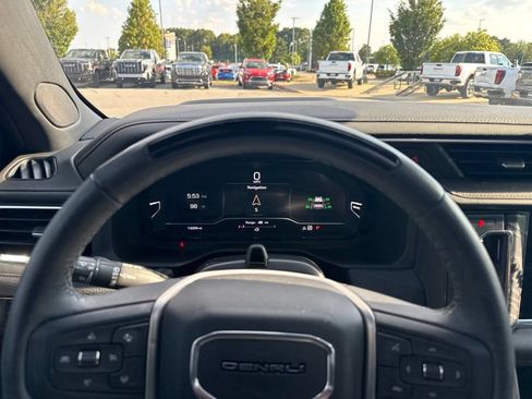 Used 2024 GMC Yukon Denali w/ Advanced Technology Package AWD/4WD image 31