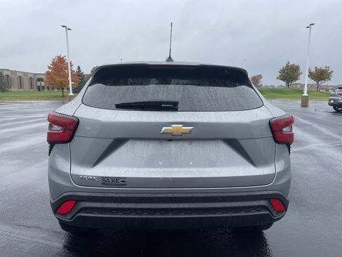 Certified 2025 Chevrolet Trax LS image 8