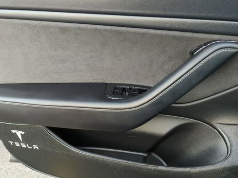 Used 2018 Tesla Model 3 Long Range image 10