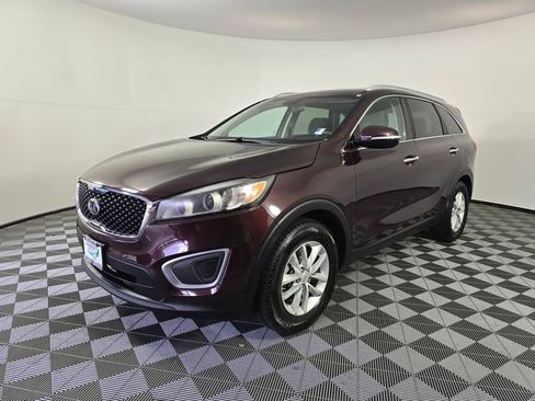 Used 2016 Kia Sorento LX image 3