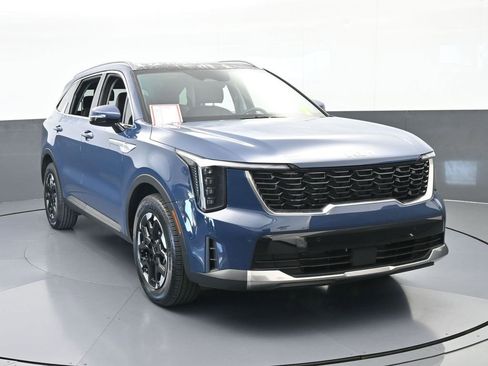 Used 2025 Kia Sorento S w/ Panoramic Sunroof Package image 9