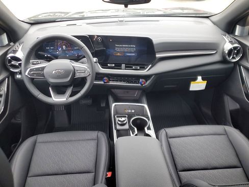 New 2026 Chevrolet Equinox LT w/ Convenience Package II FWD image 2