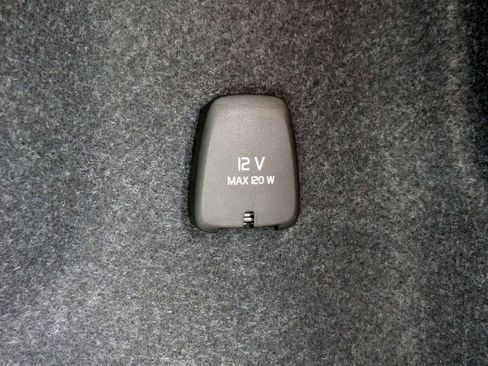 Used 2023 Volvo XC40 B5 Plus w/ Protection Package Premier image 14