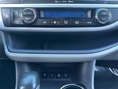 Used 2017 Toyota Highlander XLE image 24