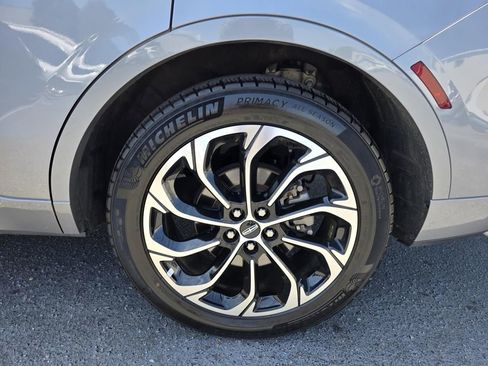 Used 2024 Lincoln Nautilus Reserve AWD/4WD image 11