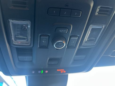 Used 2023 Chevrolet Tahoe Z71 w/ Luxury Package image 33