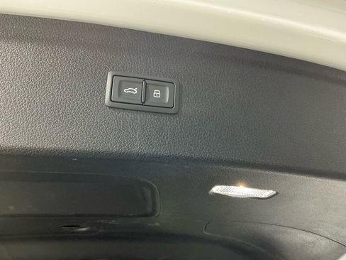 Used 2025 Audi Q5 2.0T Premium image 36