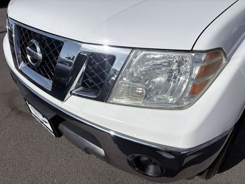 Used 2011 Nissan Frontier SV RWD image 3
