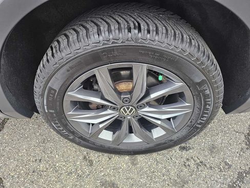 Used 2022 Volkswagen Tiguan SE AWD/4WD image 11