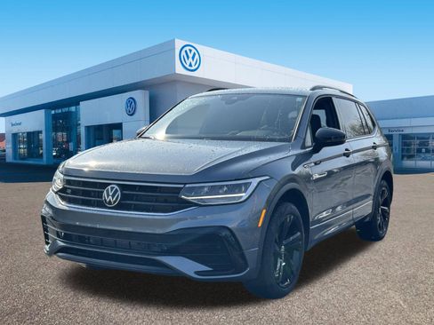 Certified 2023 Volkswagen Tiguan SE R-Line image 3