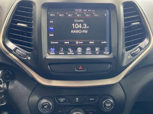 Used 2015 Jeep Cherokee Latitude image 16