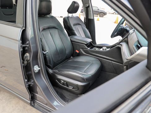 Used 2022 Jeep Grand Cherokee L Limited w/ Luxury Tech Group II image 47