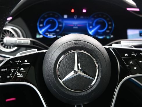 Used 2023 Mercedes-Benz EQS 580 4MATIC SUV image 16