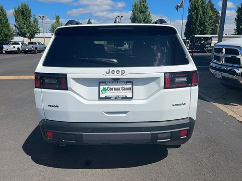 Used 2026 Jeep Cherokee Laredo AWD/4WD image 12