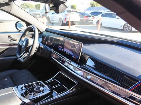 Used 2025 BMW 740i w/ Premium Package image 16