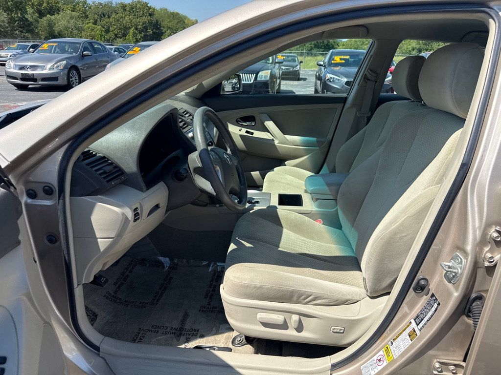 Used 2009 Toyota Camry LE FWD image 9