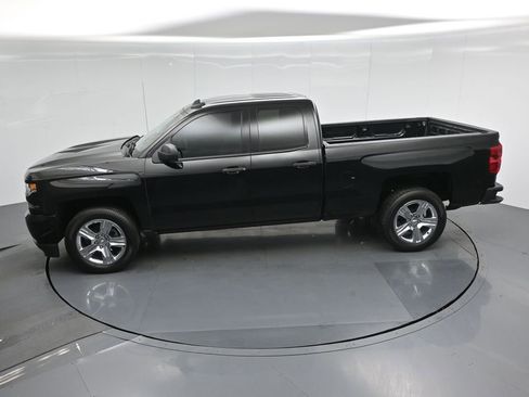 Used 2018 Chevrolet Silverado 1500 Custom w/ Custom Value Package image 37