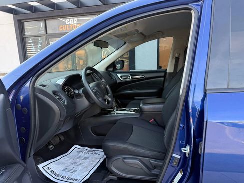 Used 2018 Nissan Pathfinder S image 11