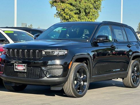 New 2025 Jeep Grand Cherokee Altitude image 8