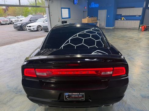 Used 2014 Dodge Charger SXT RWD image 9