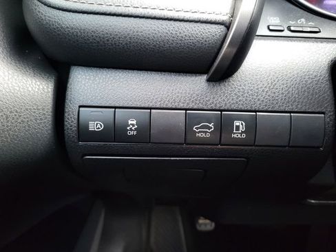 Used 2019 Toyota Camry SE FWD image 19