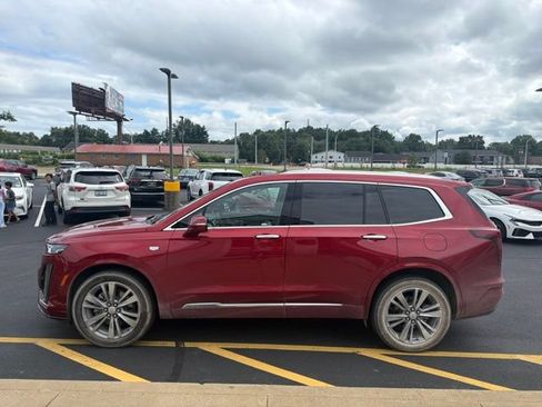 Used 2025 Cadillac XT6 Premium Luxury w/ Technology Package AWD/4WD image 3