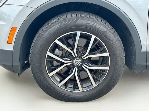 Used 2021 Volkswagen Tiguan SE w/ Panoramic Sunroof Package image 36