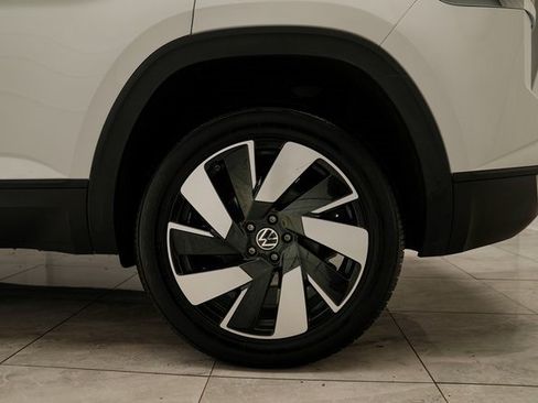 Used 2024 Volkswagen Atlas Cross Sport SE image 15