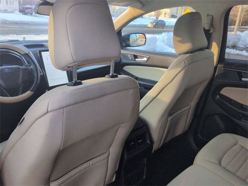 Used 2024 Ford Edge SE image 25