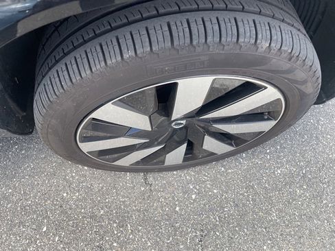 Used 2024 Volvo XC90 T8 Plus image 10