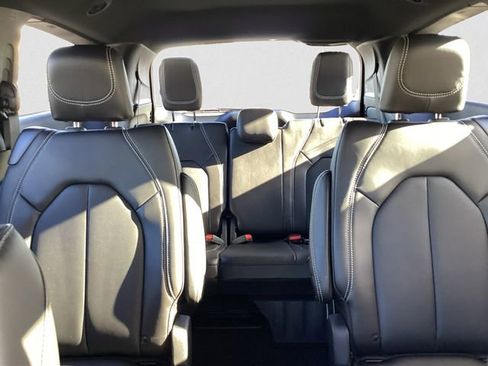 New 2026 Chrysler Pacifica Select image 14