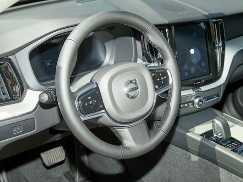 New 2025 Volvo XC60 B5 Plus w/ Protection Package Premier image 12