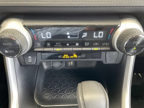 Certified 2024 Toyota RAV4 LE AWD/4WD image 19