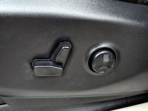 Certified 2024 Chrysler Pacifica Touring-L image 17