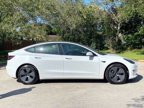 Used 2023 Tesla Model 3 Standard Range image 8