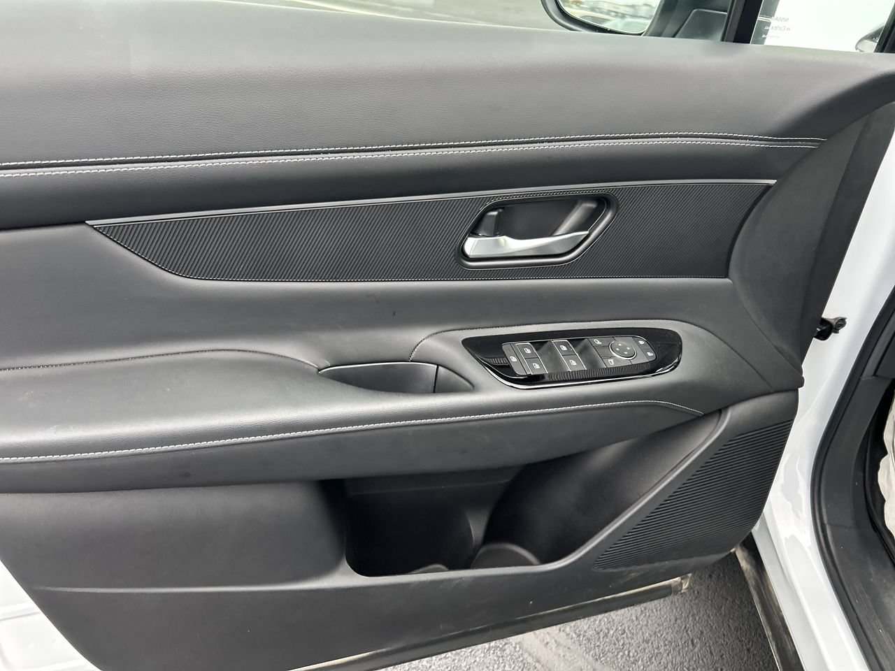 Used 2025 Nissan Murano SV AWD/4WD image 18